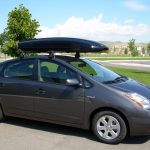 Toyota_Prius_with_Yakima_Q_Towers_rack_and_Thule_Spirit_cargo_box